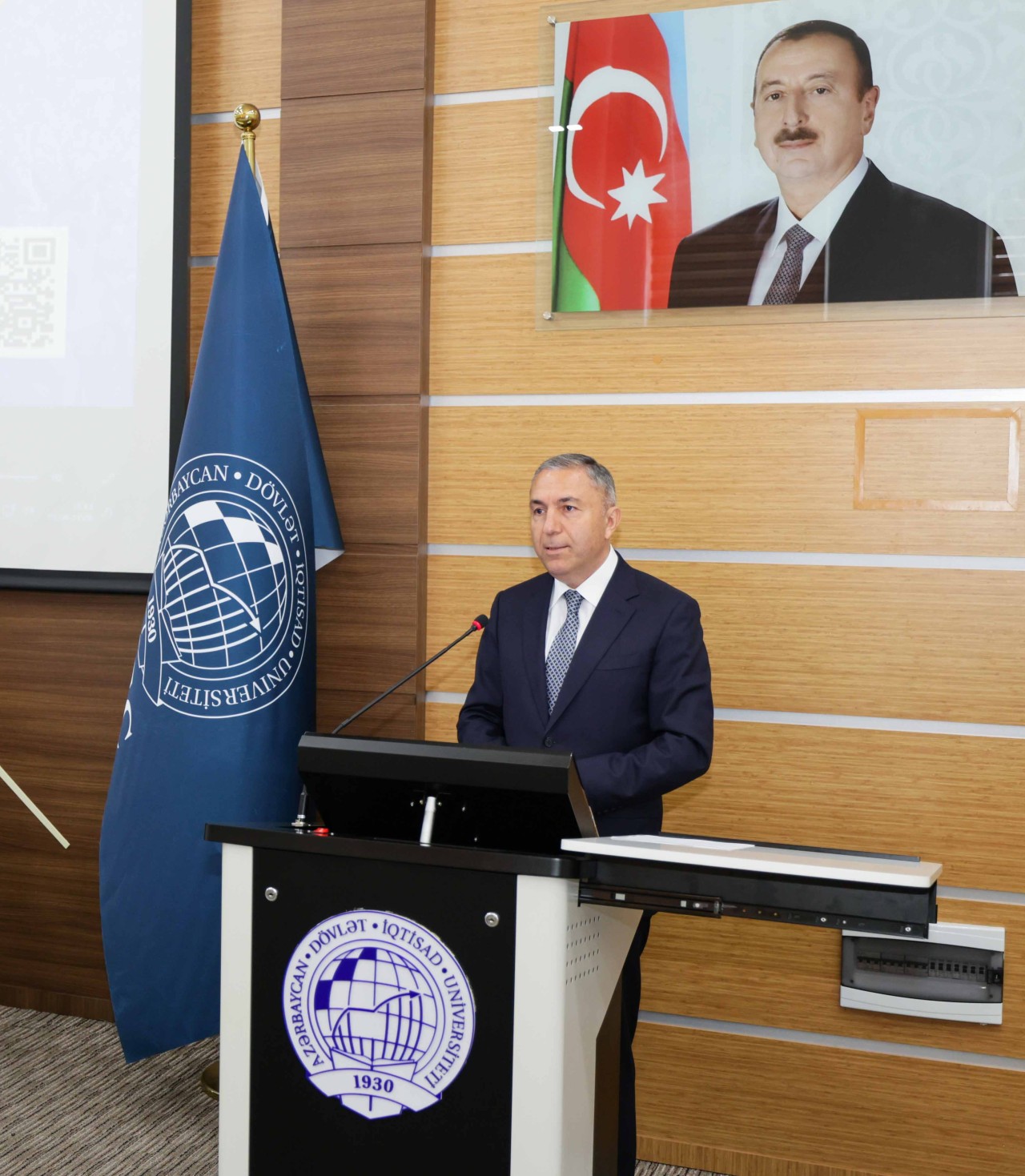 UNEC-də “Məzun platforması”nın təqdimatı oldu - FOTOLAR