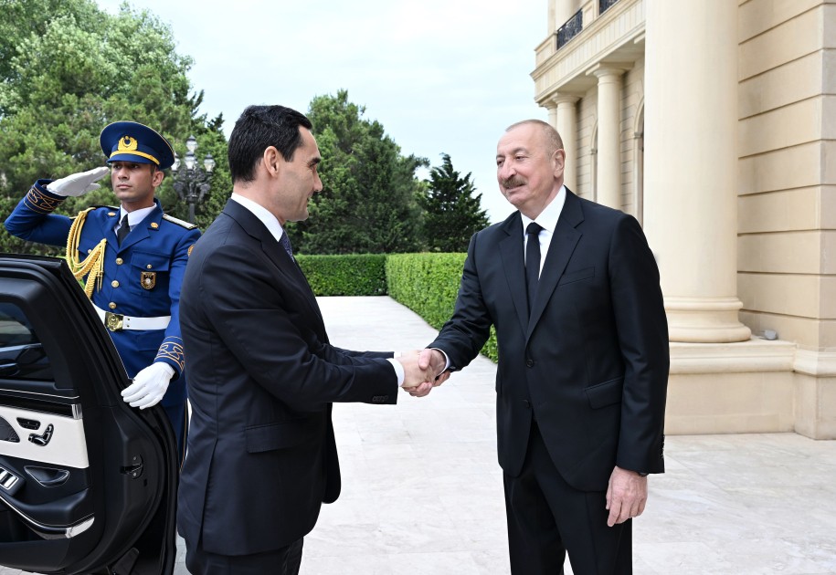 Prezident həmkarını qarşıladı - FOTOLAR