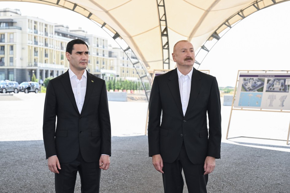 İlham Əliyev və Berdiməhəmmədov Füzuli şəhərinin dağıdılmış yerlərinə baxıblar - FOTOLAR