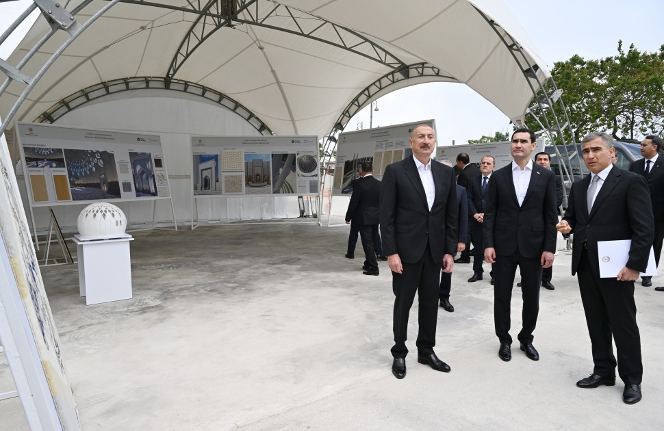Anar Ələkbərov Prezidentlərə məsciddə görülmüş işlər barədə məlumat verdi - FOTOLAR