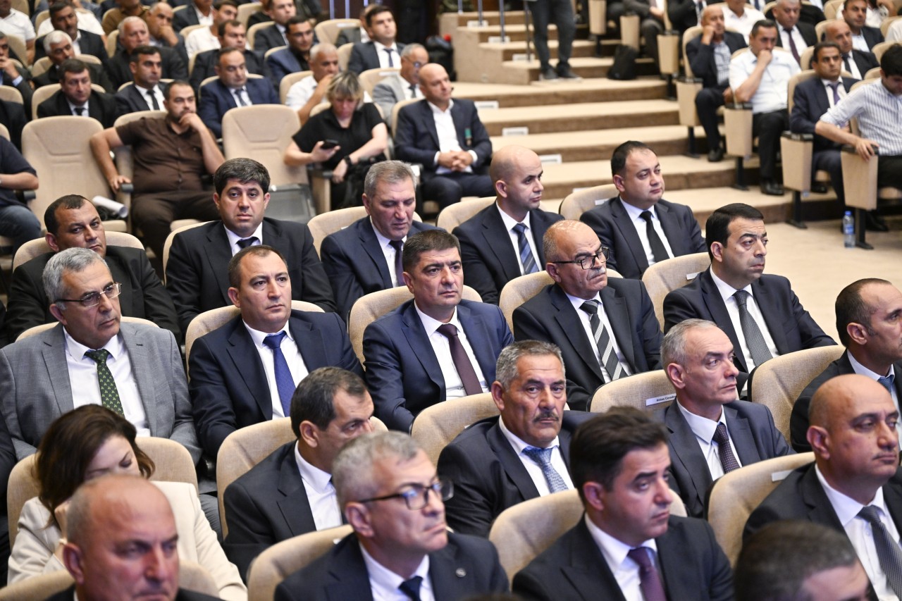 Prezidentin köməkçisi və nazir Sabirabadda regional müşavirə keçirdi - FOTOLAR