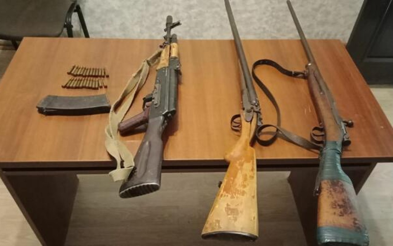 Polis avtomat və tüfənglər aşkarladı