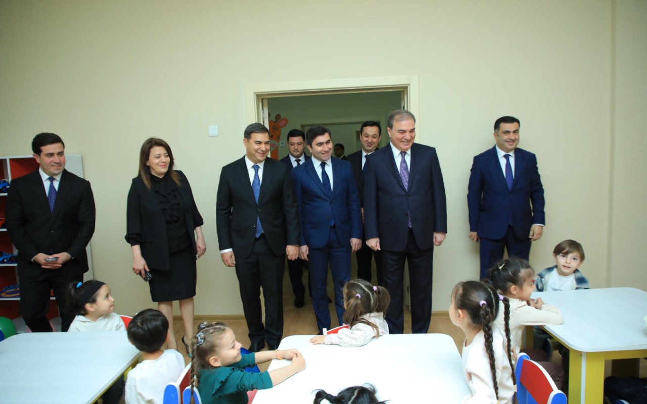 Niyazi Bayramov körpələr evinin açılış mərasimində -