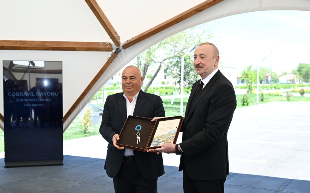 Evinin açarını Prezidentdən evlilik ildönümündə aldı