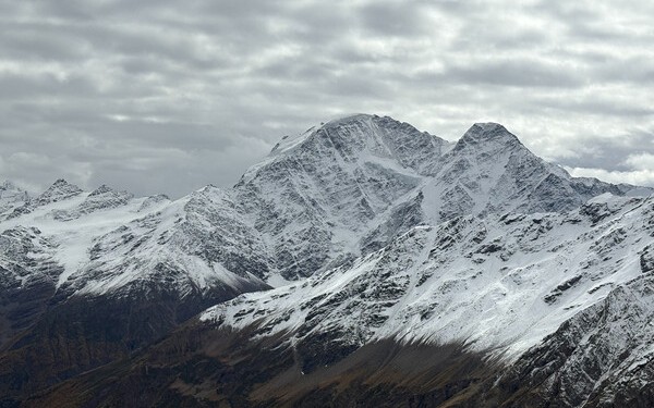 Elbrus dağında iki turist itkin düşdü
