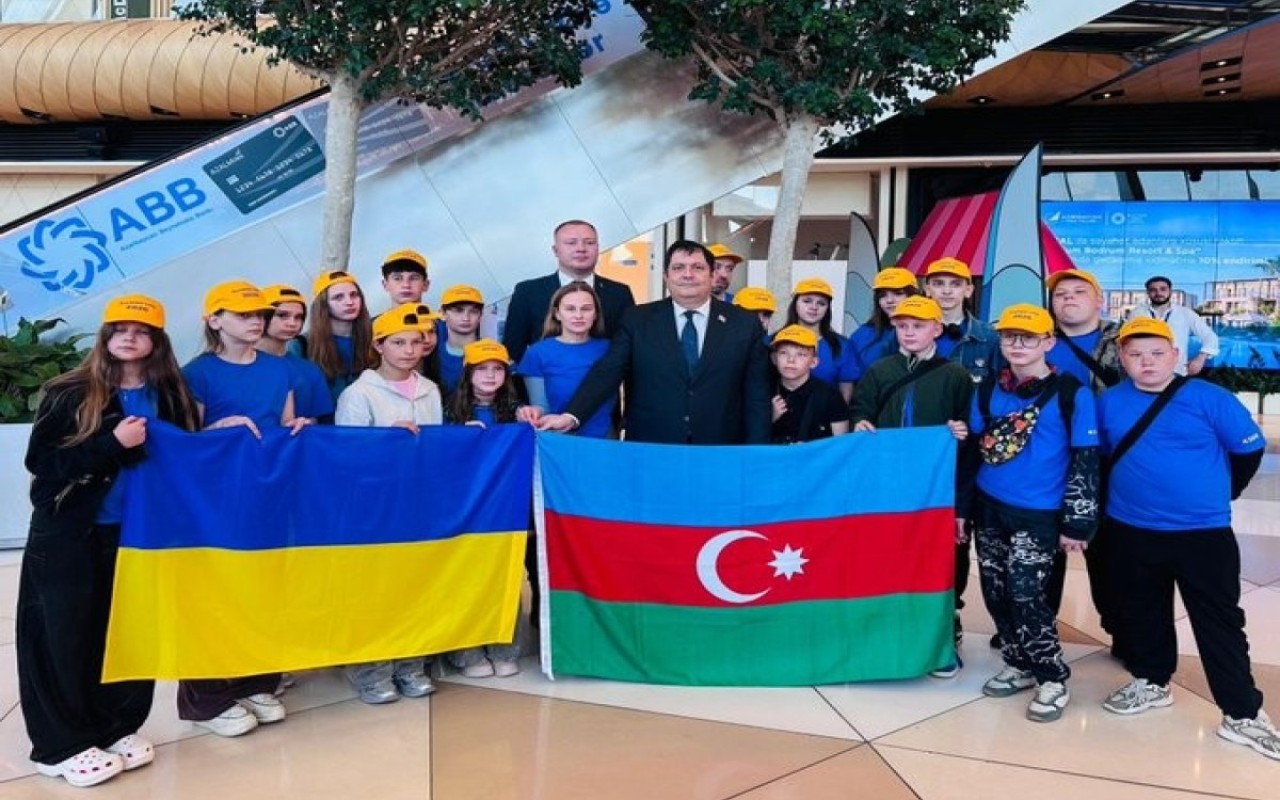 Daha 18 ukraynalı uşaq reabilitasiya üçün Bakıya