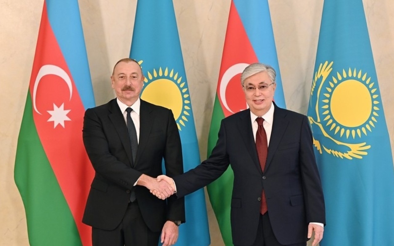 Prezident Tokayevi təbrik