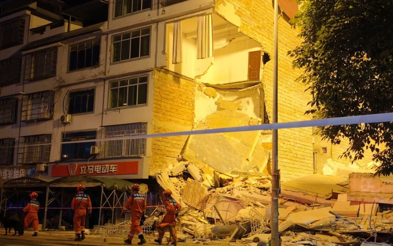 Çində güclü zəlzələ olub -