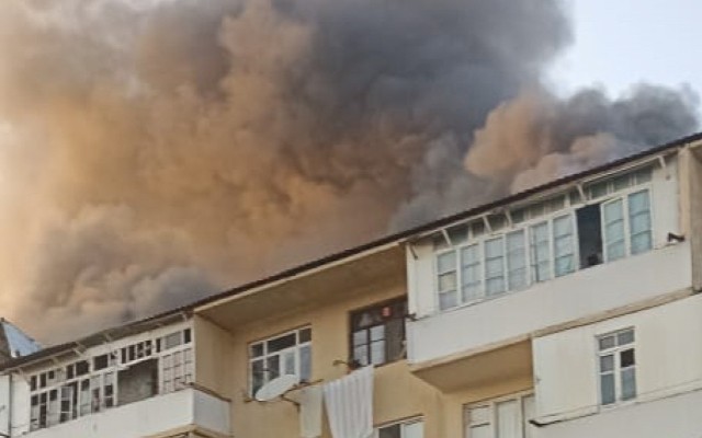 Sumqayıtda yaşayış binasında yanğın oldu