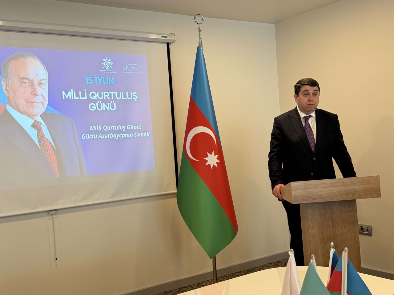 “Milli Qurtuluş Günü: Güclü Azərbaycanın təməli” mövzusunda tədbir keçirilib - FOTOLAR