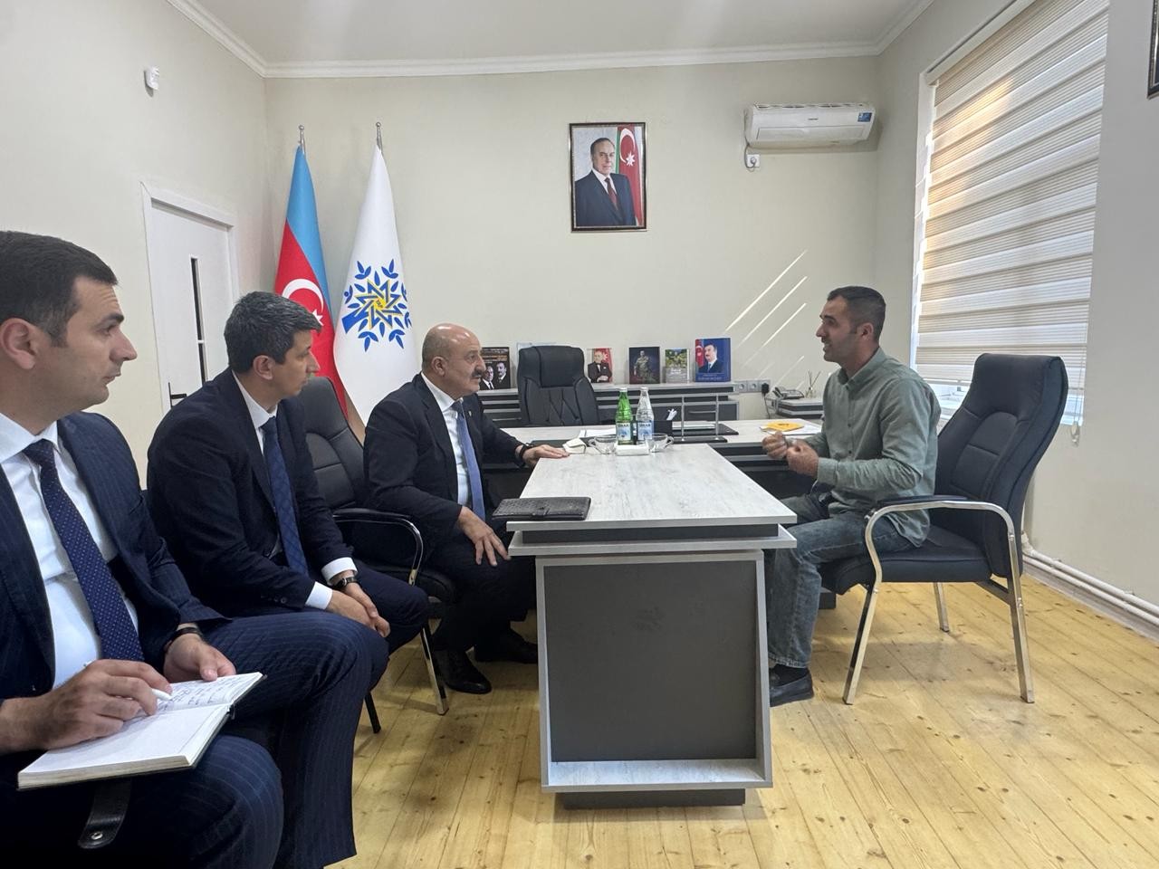 Asif Əsgərov şəhid ailəsini ziyarət edib, növbəti vətəndaş qəbulu keçirib - FOTOLAR
