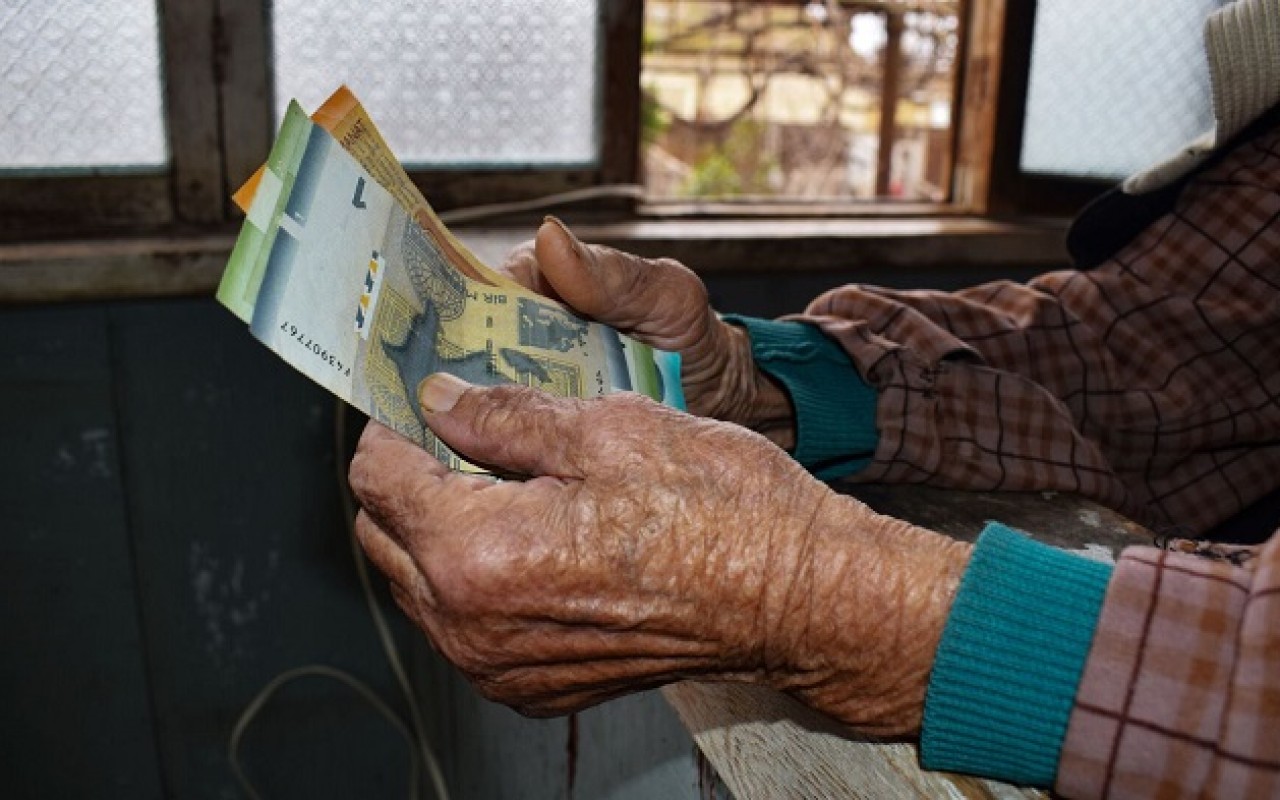 Azərbaycanda qadınların pensiya yaşıartırıldı