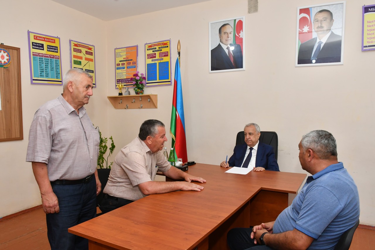 Malik İsaqov vətəndaşların müraciətlərini dinlədi - FOTOLAR