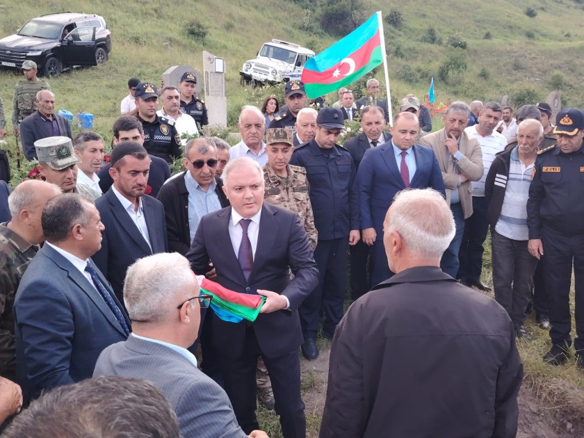 33 il əvvəl itkin düşən Mədinə Babayevanın qalıqları Kəlbəcərdə torpağa tapşırıldı (FOTOLAR)