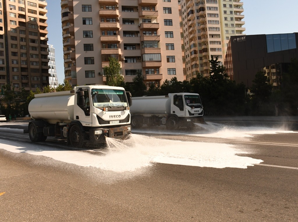 Bu gün paytaxtın 544 küçəsi yuyuldu - FOTOLAR