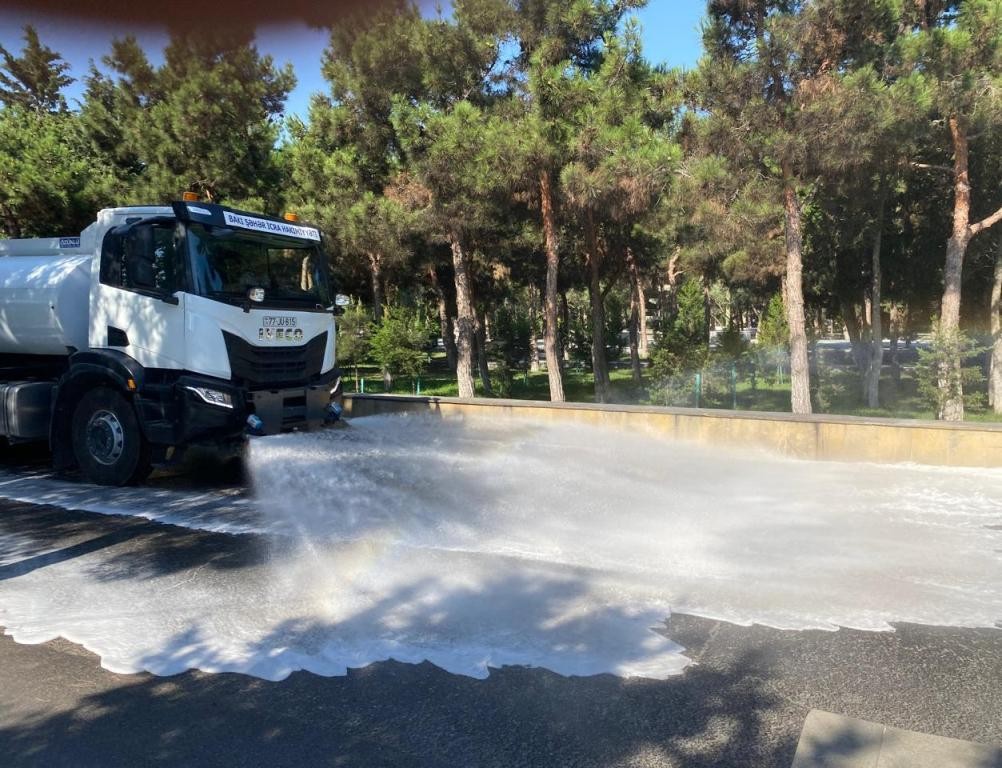 Bu gün paytaxtın 544 küçəsi yuyuldu - FOTOLAR