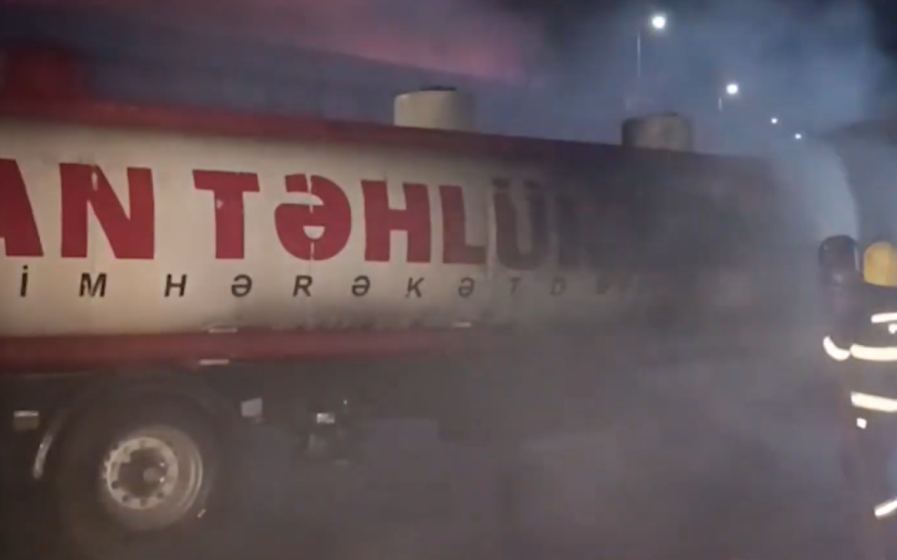 Bakıda 31 tonluq yanacaq daşıyan maşın yandı- VİDEO