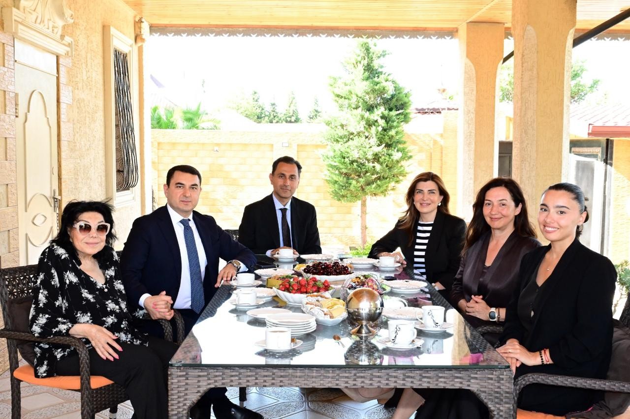 Nazir Flora Kərimovanı evində ziyarət edib - FOTOLAR