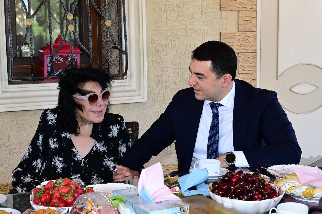 Nazir Flora Kərimovanı evində ziyarət edib - FOTOLAR