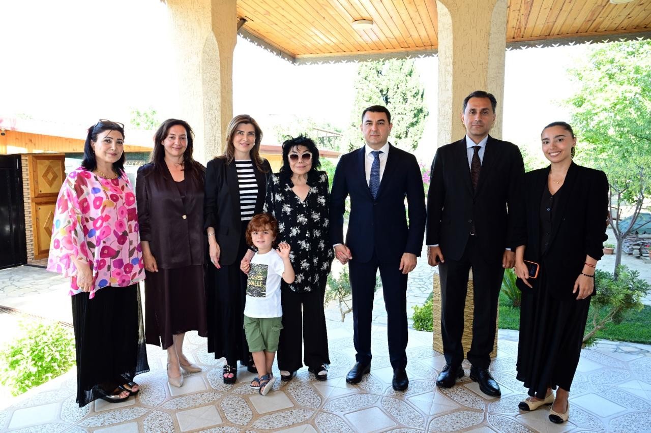 Nazir Flora Kərimovanı evində ziyarət edib - FOTOLAR